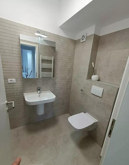 Apartament cu 3 camere, mobilat în Tractorul