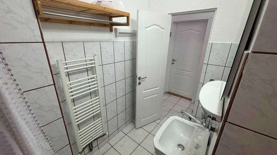 Garsonieră decomandată în Central