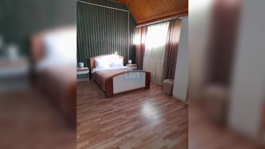 Casă cu 10 camere cu Teren 1857 Mp în Lepșa