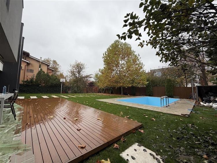 Casă individuală cu 6 camere cu Piscina în Pipera