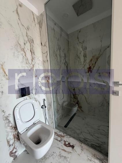 Apartament cu 4 camere decomandat în Barbu Văcărescu