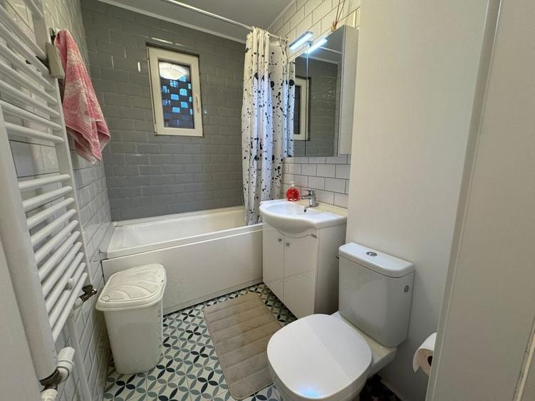 Apartament cu 3 camere în Mihai Bravu