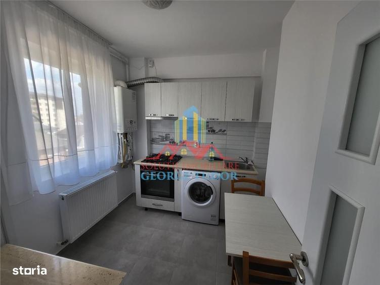 Garsonieră decomandată în Roșu
