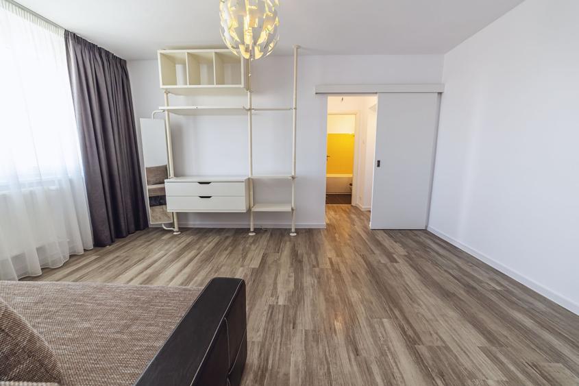 Apartament cu 3 camere semidecomandat, mobilat în Grivița