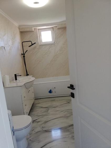 Casă cu 3 camere decomandat în Siderurgiștilor
