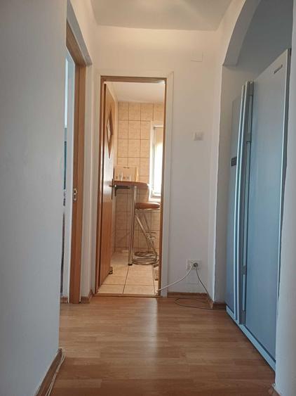 Apartament cu 2 camere semidecomandat în Berceni