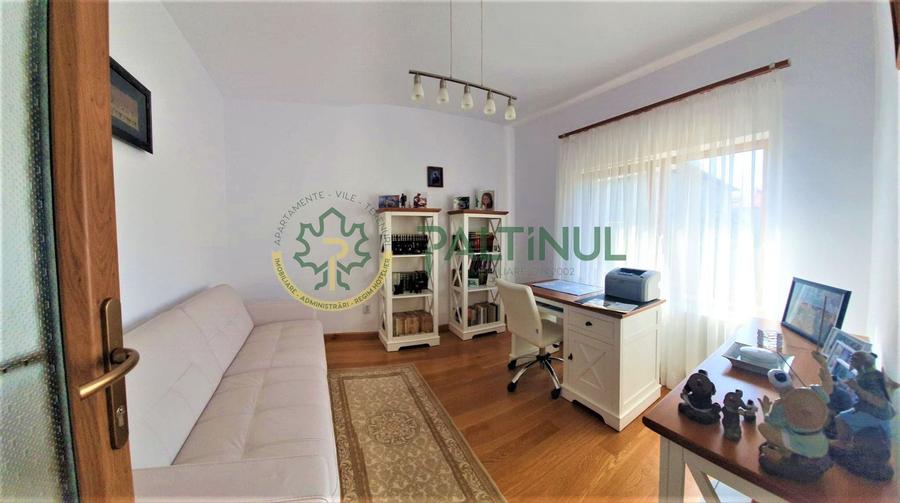 Casă individuală cu 7 camere cu Canalizare în Calea Poplăcii