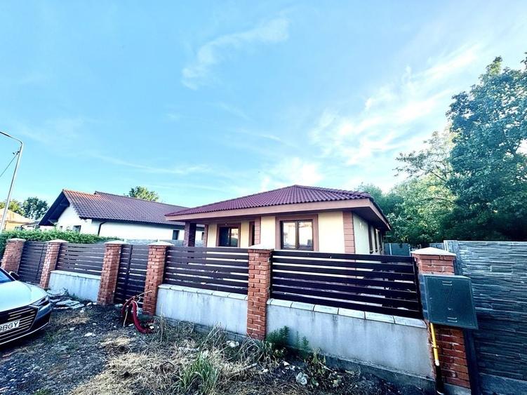 Casă cu 3 camere cu Teren 500 Mp în Sânmihaiu Român