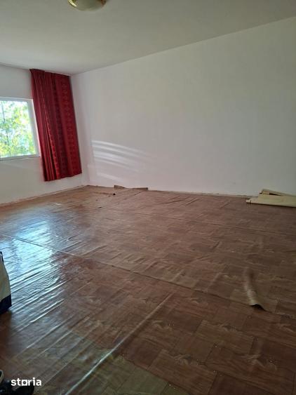 Casă cu 5 camere cu Teren 1133 Mp în Pecineaga