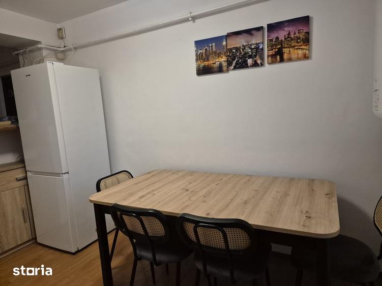 Apartament cu 3 camere decomandat în 1 Mai