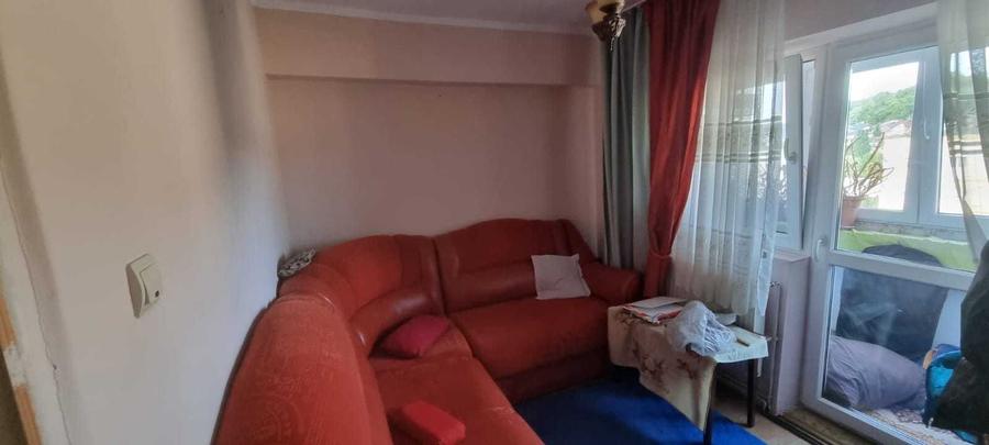 Apartament cu 4 camere decomandat, mobilat în Central