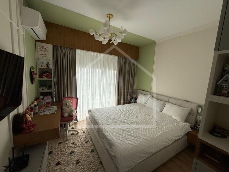 Apartament cu 3 camere semidecomandat, mobilat în Sisești