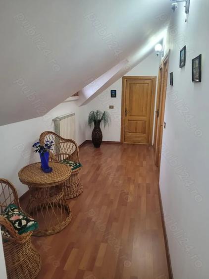 Casă cu 6 camere cu Teren 1300 Mp în Central