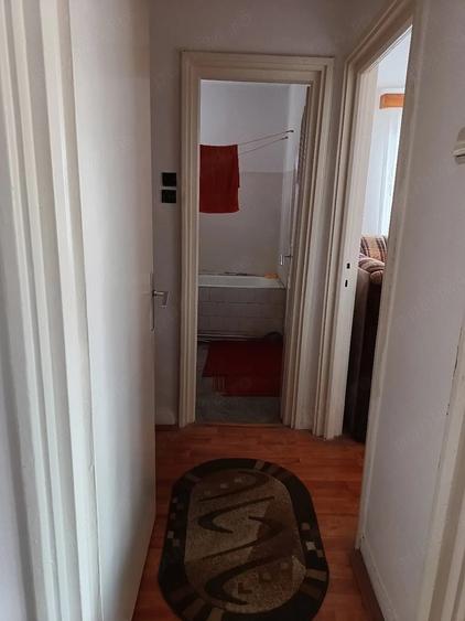 Apartament de Vanzare Semidecomandat - 4