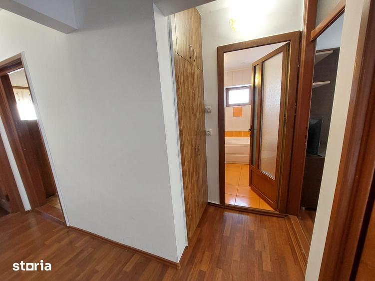 Apartament cu 4 camere decomandat în Micro 8