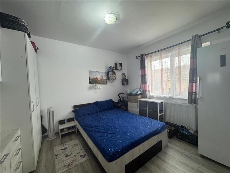 Duplex cu 4 camere cu Canalizare în Sub Coastă