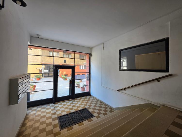 Apartament cu 2 camere semidecomandat în Universitate