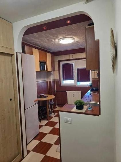 Apartament cu 2 camere semidecomandat, mobilat în Apărătorii Patriei