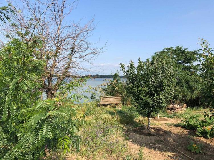 Teren de 2200 mp, în Furcenii Noi