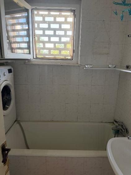 Apartament cu 3 camere semidecomandat în Titan