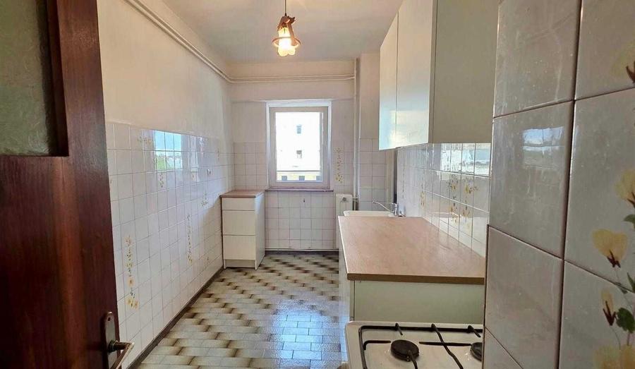 Apartament cu 3 camere decomandat, mobilat în Centru Civic