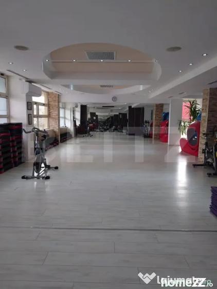 Spațiu comercial, de 290 mp, în Micro 3