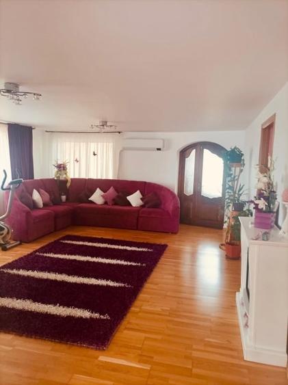 Casă individuală cu 8 camere cu Garaj în Vlădeni