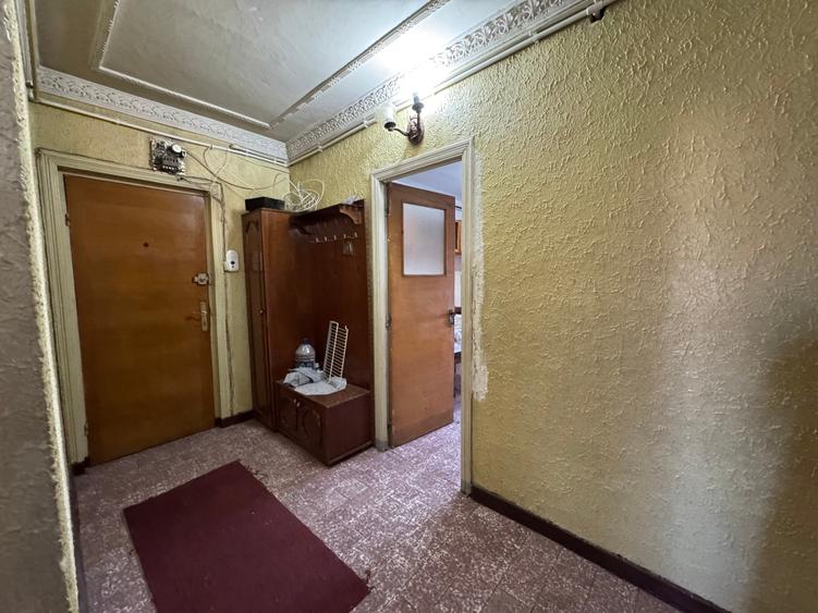 Apartament cu 5 camere decomandat în Nicolae Titulescu