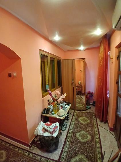 Casă cu 3 camere decomandat în Pod