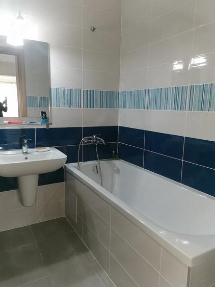 Apartament cu 2 camere decomandat în Tractorul