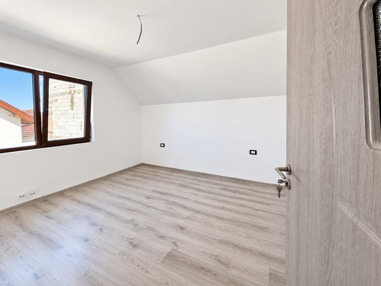Casă individuală cu 7 camere cu Canalizare în Lumina