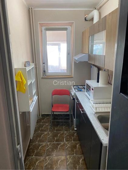 Inchiriez apartament cu 3 camere
