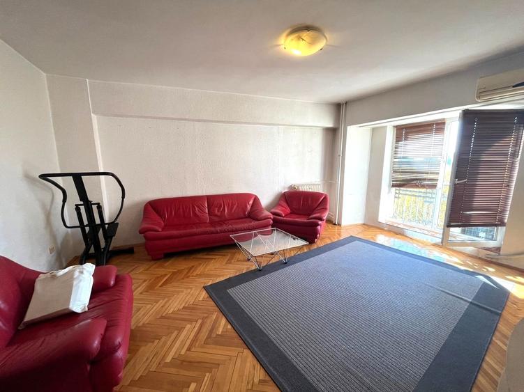 Apartament cu 3 camere decomandat, mobilat în Unirii — fotografia 3