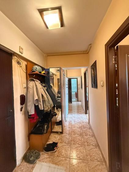 Apartament cu 3 camere decomandat, mobilat în Titulescu
