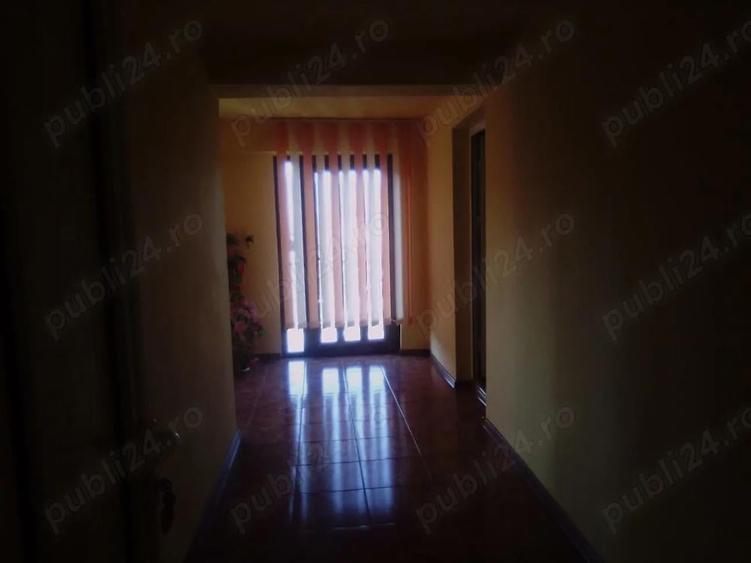 Casă cu 5 camere cu Teren 2500 Mp în Central