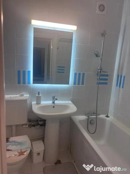 Apartament cu 3 camere semidecomandat în Central