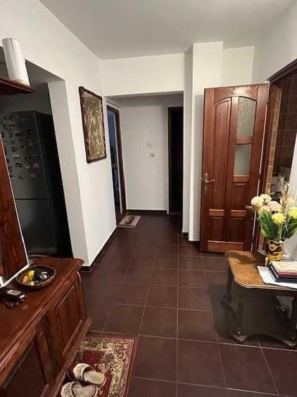 Apartament cu 3 camere decomandat în Vasile Aaron