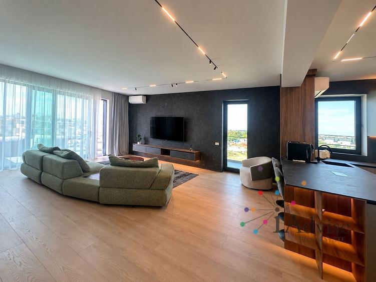 Apartament cu 4 camere decomandat, mobilat în Central