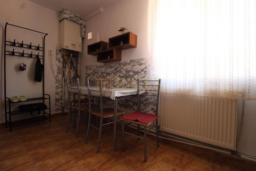 Apartament cu 3 camere semidecomandat, mobilat în Complex Studențesc