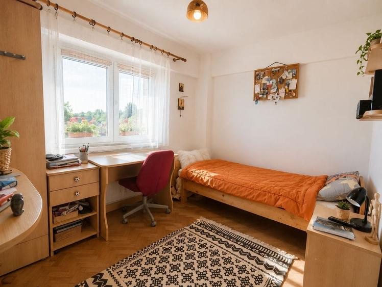 Apartament cu 3 camere decomandat în Mofleni