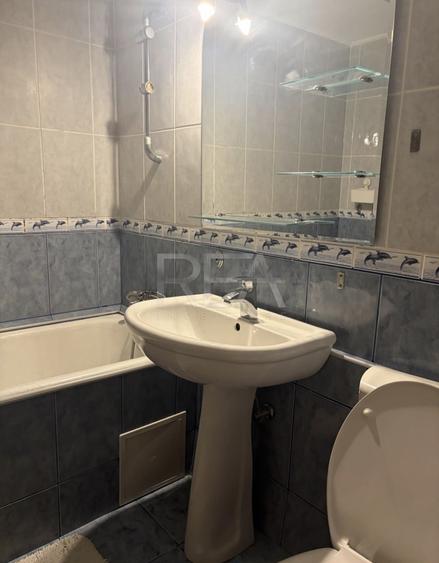 Apartament cu 3 camere decomandat, mobilat în Crângași
