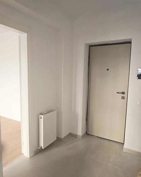 Apartament cu 2 camere decomandat în Tractorul