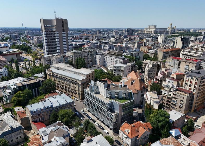 Birou, de 5,185 mp, în Universitate
