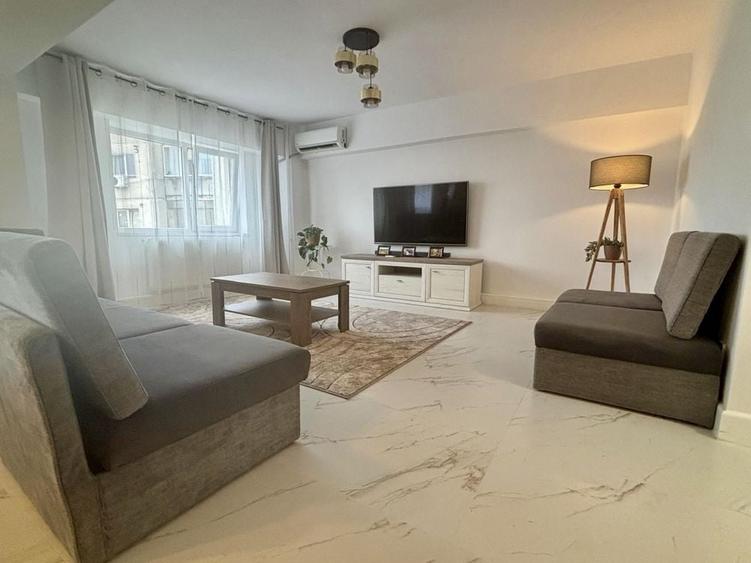 Apartament cu 3 camere semidecomandat în Runcu