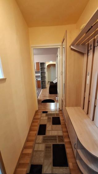 Apartament cu 3 camere semidecomandat în Rogerius