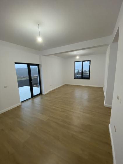 Casă cu 4 camere în Valea Adâncă