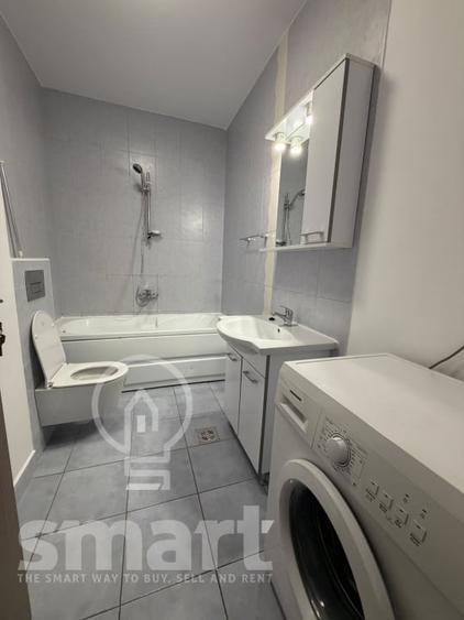 Apartament cu 3 camere semidecomandat, mobilat în Semicentral