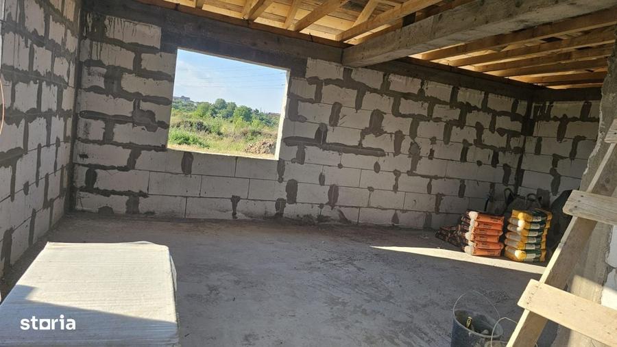 Casă cu 4 camere cu Teren 402 Mp în Ișalnița