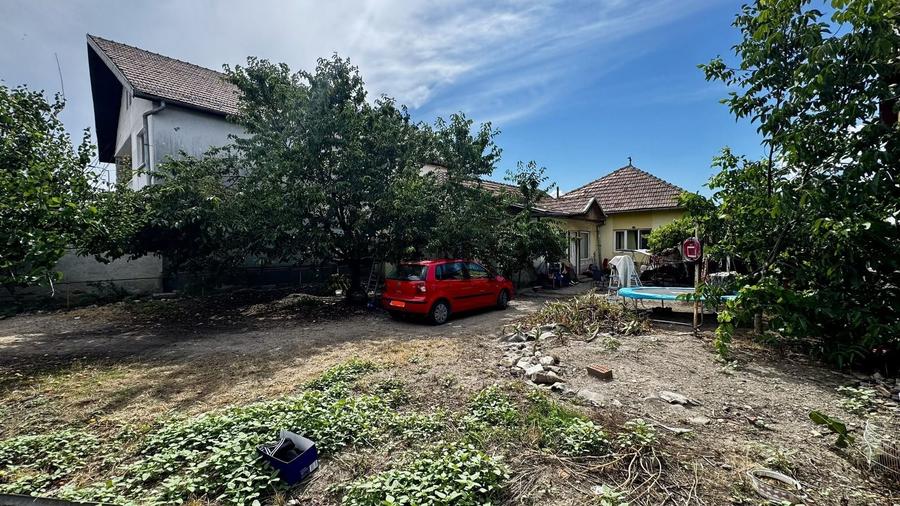 Casă individuală cu 3 camere cu Canalizare în Central