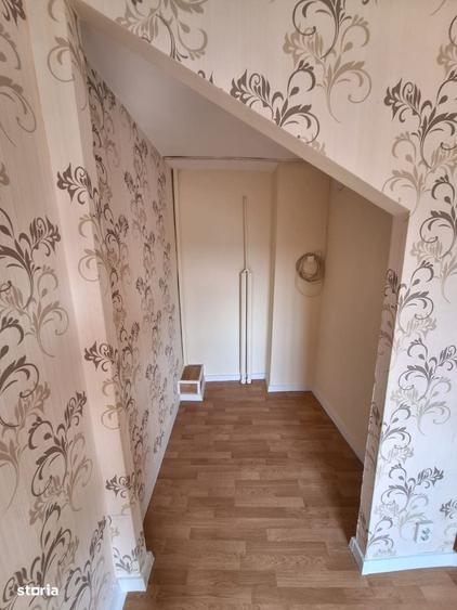 Apartament cu 4 camere decomandat în Craiovița Nouă